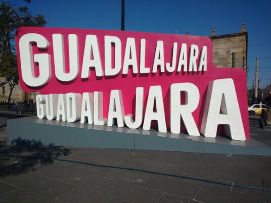 Letras de Guadalajara ubicadas en el centro histórico